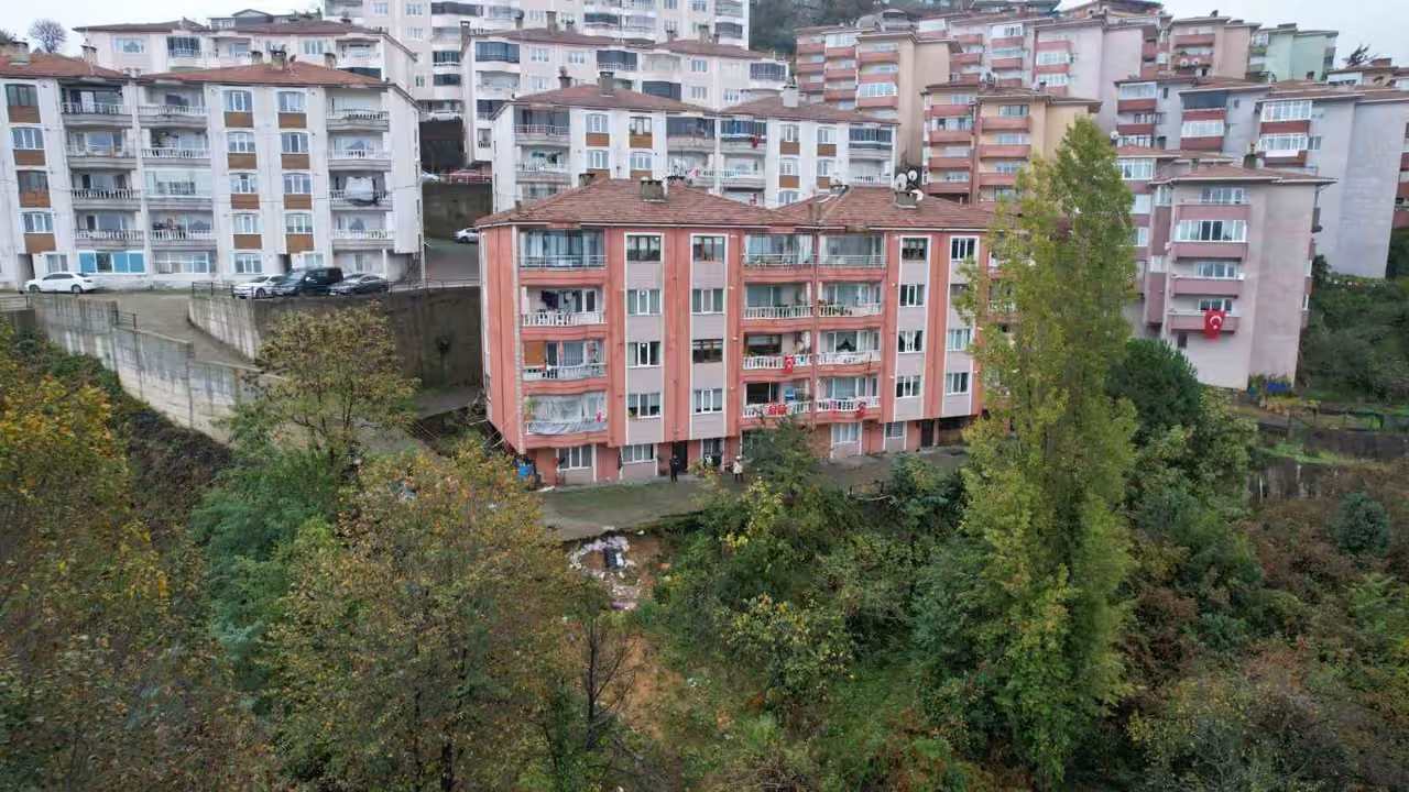 Zonguldak’ta 135 haneli sitede çökme endişesi: "İki yıldır çözüm bekliyoruz"