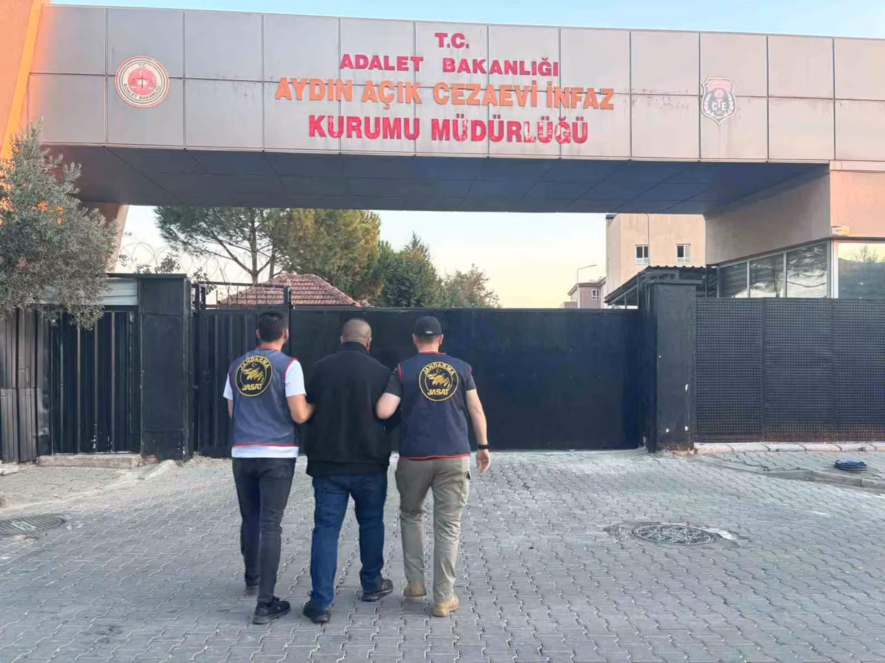 Uyuşturucu suçundan aranıyordu, yakalandı