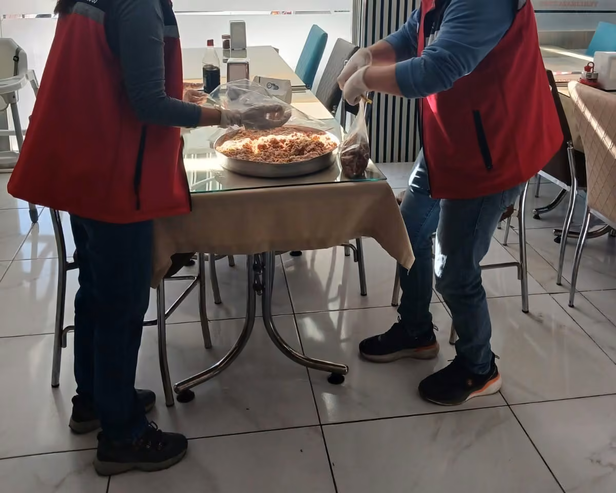 Uşak’ta et ürünlerinden analiz için numune alındı