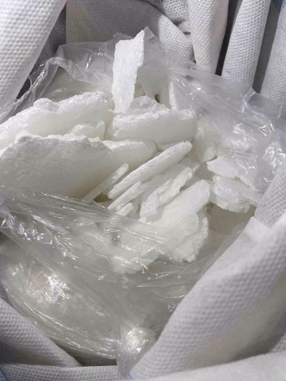 Serik’te motosiklet sepetinde 1 kiloya yakın uyuşturucu madde ele geçirildi