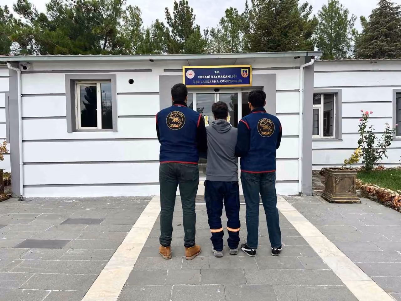 Diyarbakır’da haklarında kesinleşmiş hapis cezası bulunan 105 kişi yakalandı