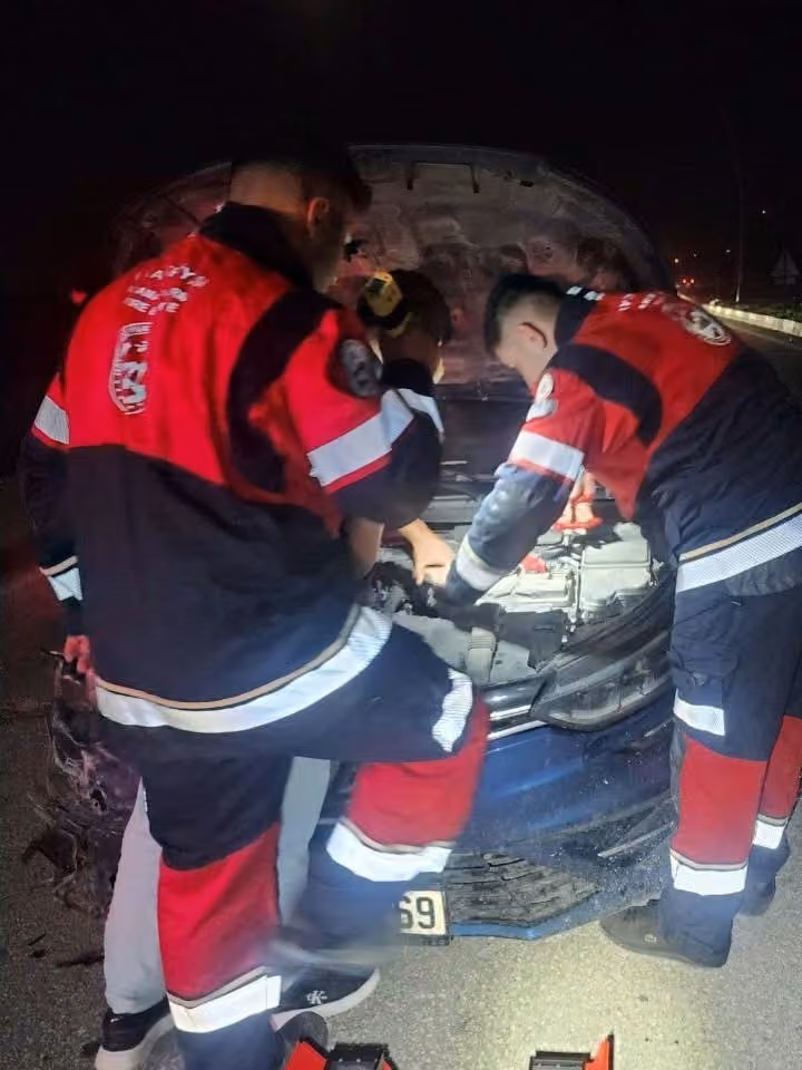 Kırıkhan’da tarlaya uçan otomobilin sürücüsü yaralandı
