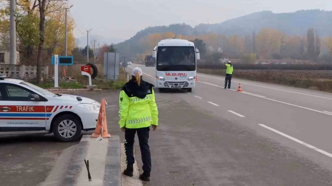 Bolu’da trafik denetimlerinde 3 milyon 19 bin lira ceza