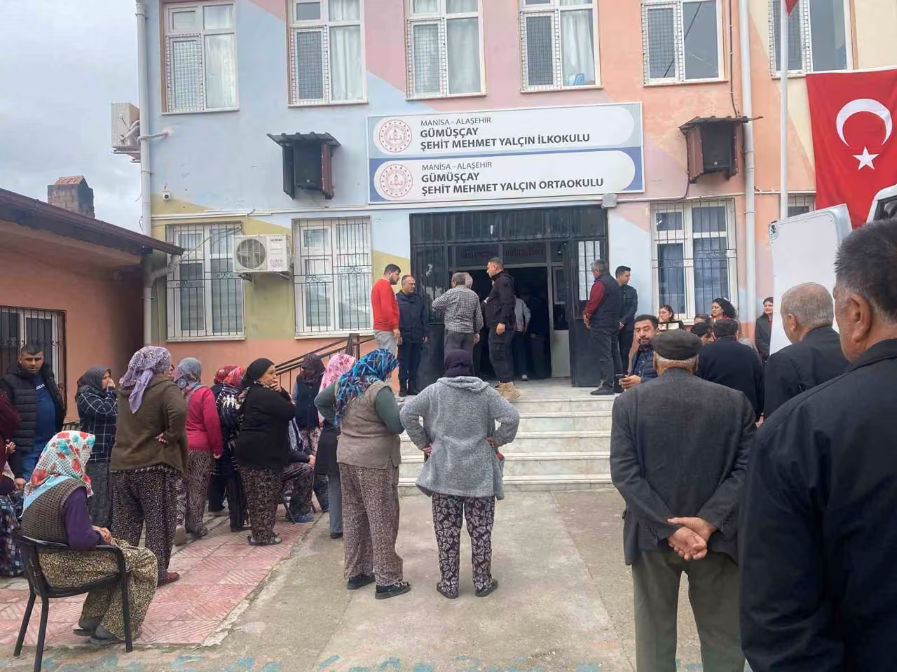 Okulda baygın bulunan 57 yaşındaki hizmetli hayatını kaybetti