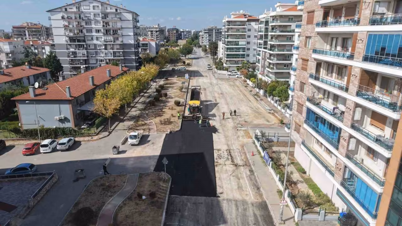 Ataşehir ve Harmandalı’da yollar asfaltlanıyor