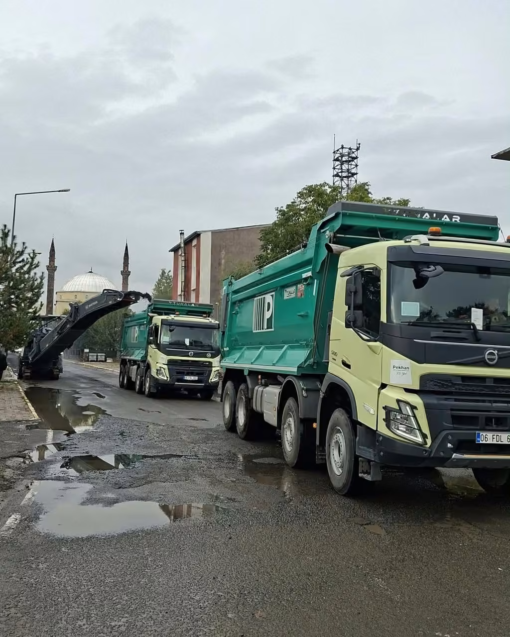 Arpaçay’da vatandaşlar sıcak asfalta kavuştu