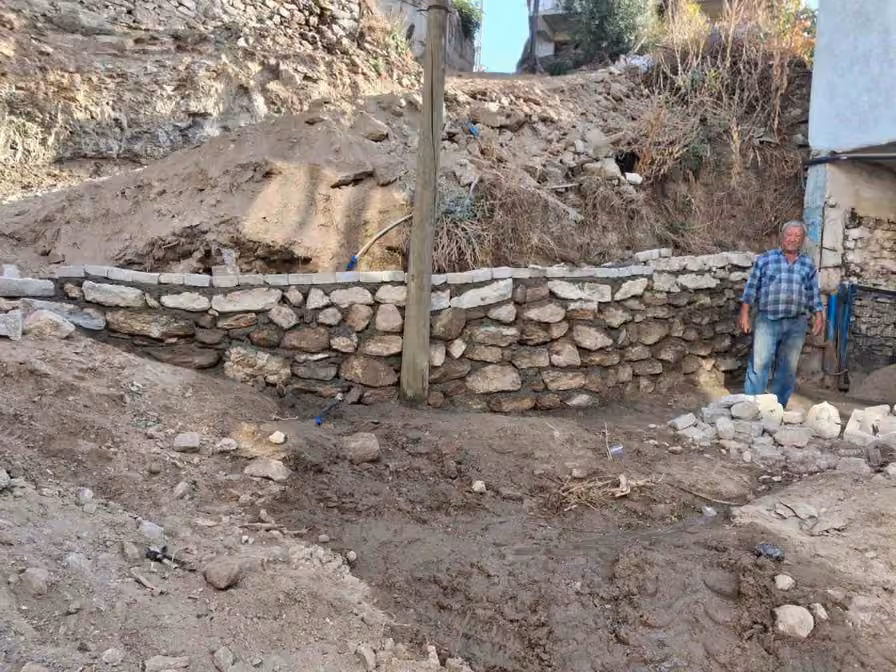 Esentepe Mahallesi’nde çevre düzenleme çalışmaları sürüyor