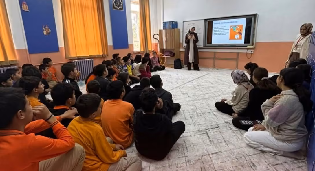 Beyşehir’de sağlıklı gülüşler için okul okul tarama