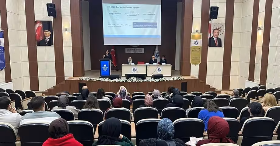 ETÜ’de "Cumhuriyet ve kalkınma" paneli düzenlendi