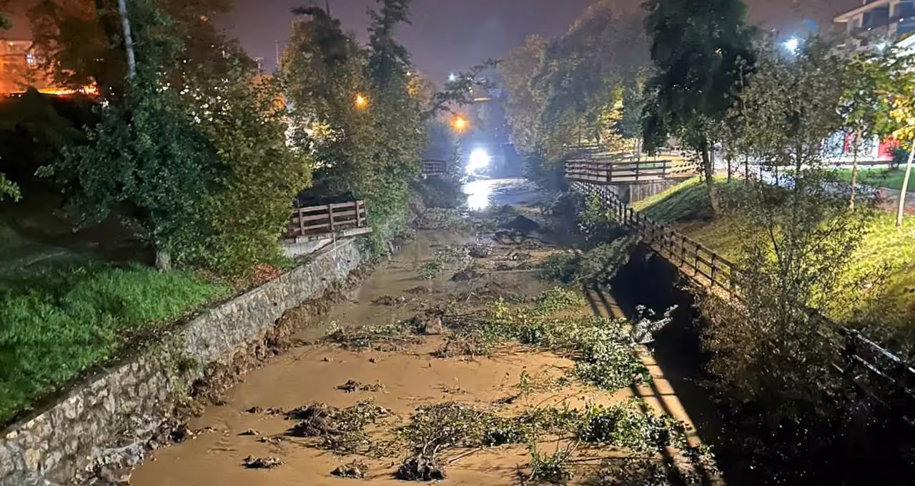 Akçakoca’da dere yatakları sel riskine karşı temizlendi