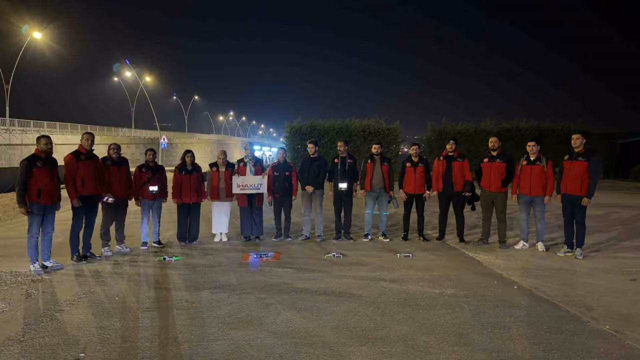İHAKUT Van ekibinden deprem şehitleri anısına saygı uçuşu