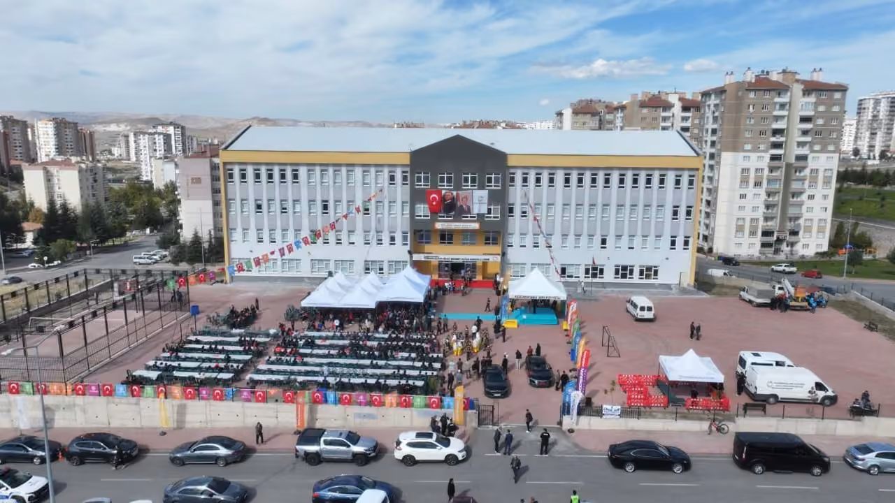 Başkan Çolakbayrakdar: "Kayserimizin geleceği için yüksek standartlarda okullar yapıyoruz"