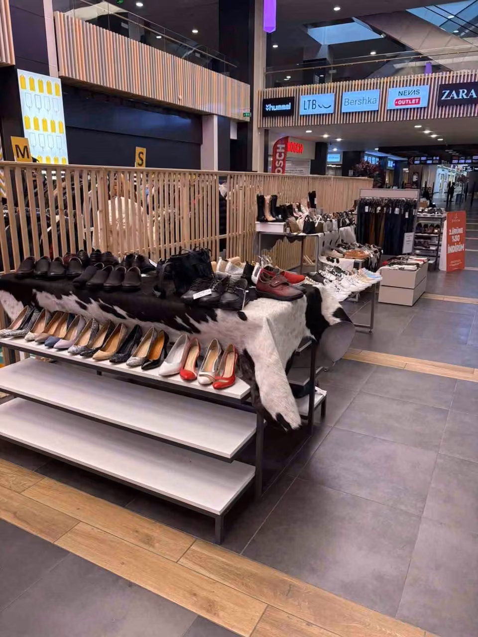 Kumsmall’da Kış Festivali başladı, indirimler koridorlara taştı