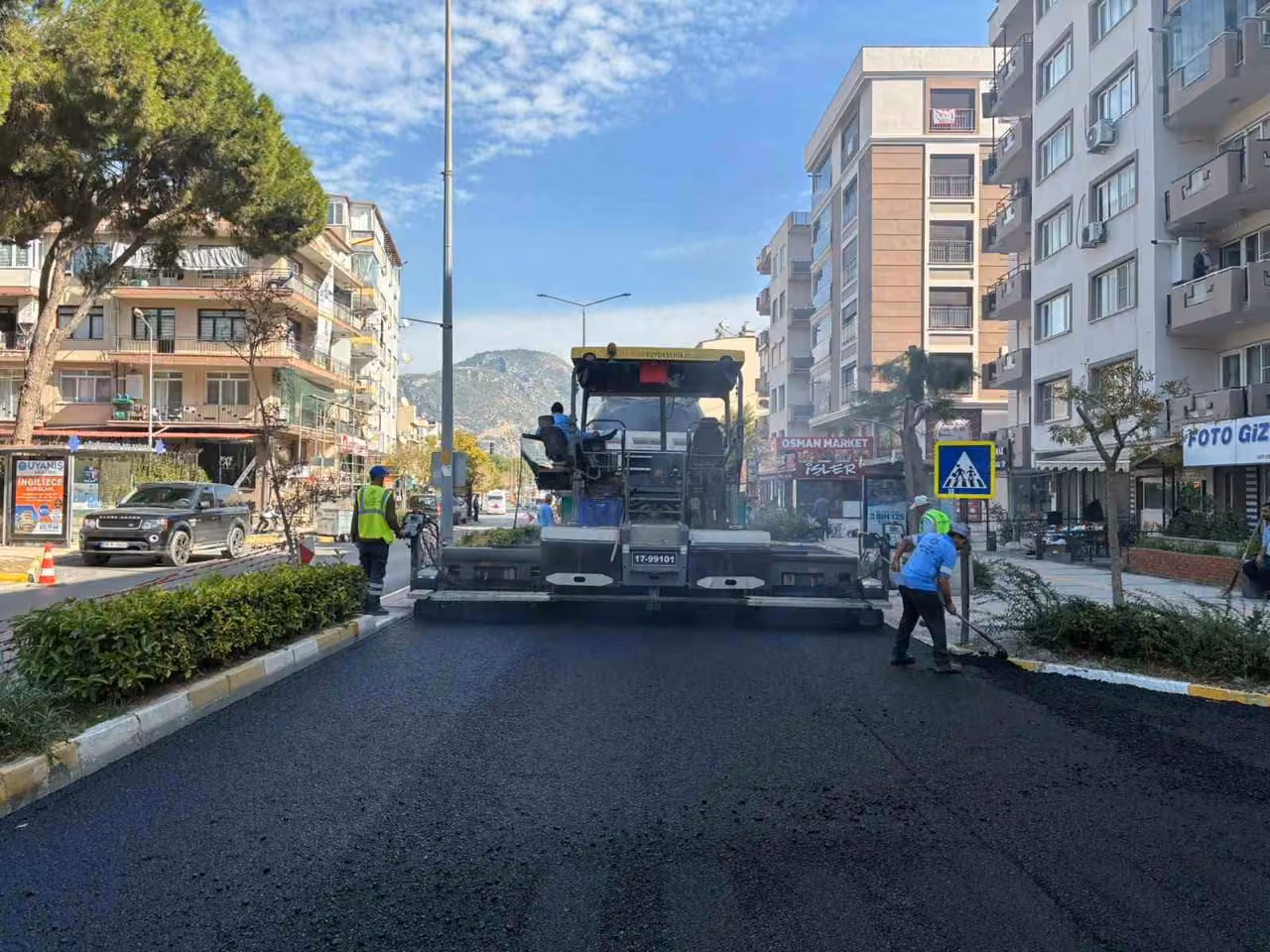 Aydın Büyükşehir Belediyesi kentin dört bir yanında çalışmalarını sürdürüyor