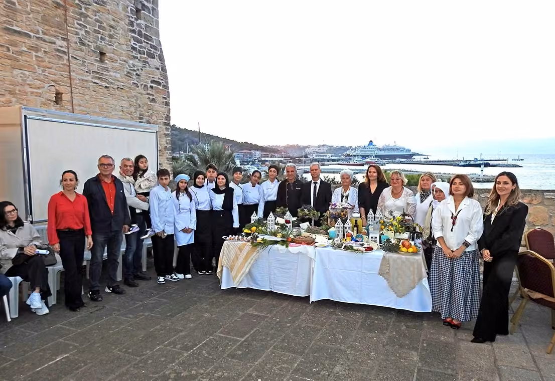 Çeşmeli öğrenciler, tarihî lezzetleri Kültür Sofrası’na taşıdı