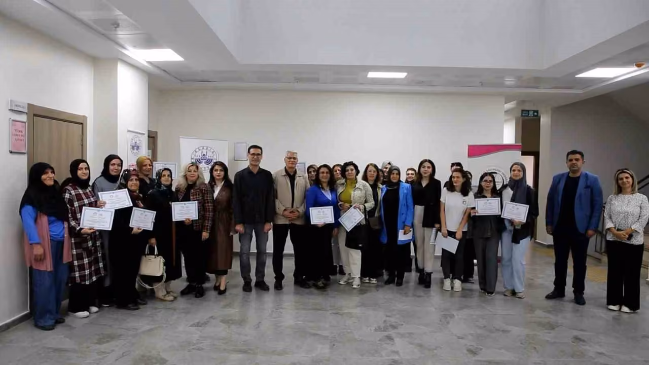Elazığ’da 44 kursiyere girişimcilik ve dijital pazarlama eğitimi verildi