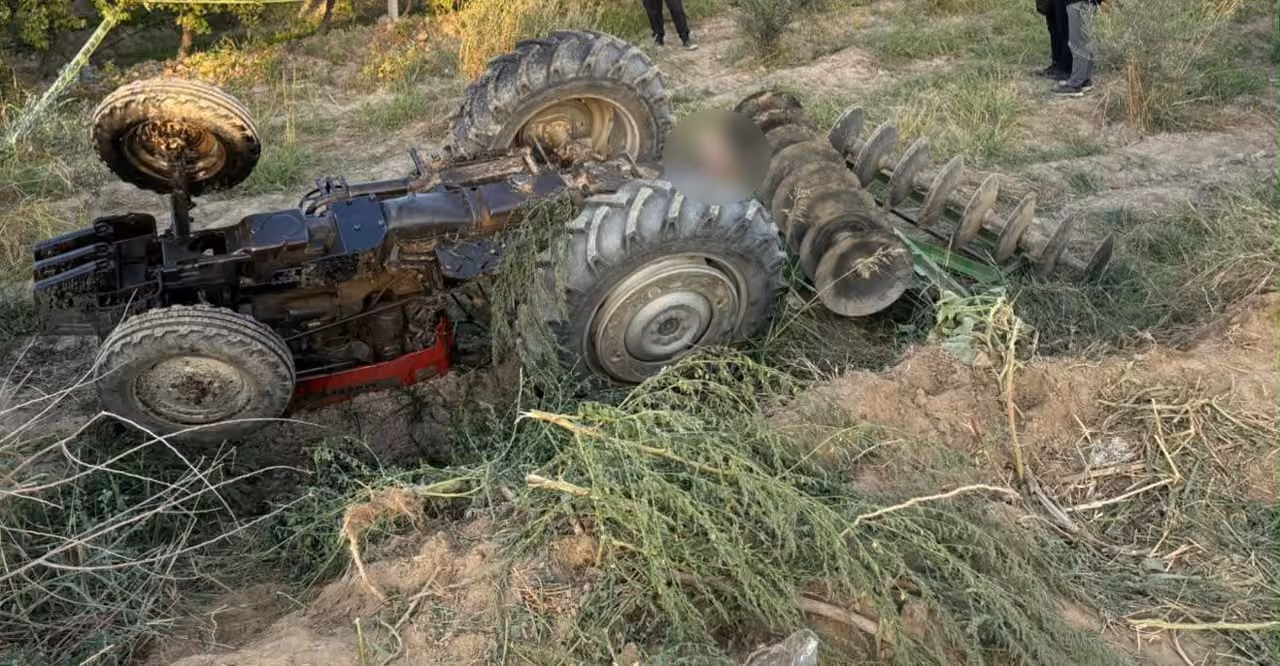 Devrilen traktörünün altında kalan çiftçi hayatını kaybetti
