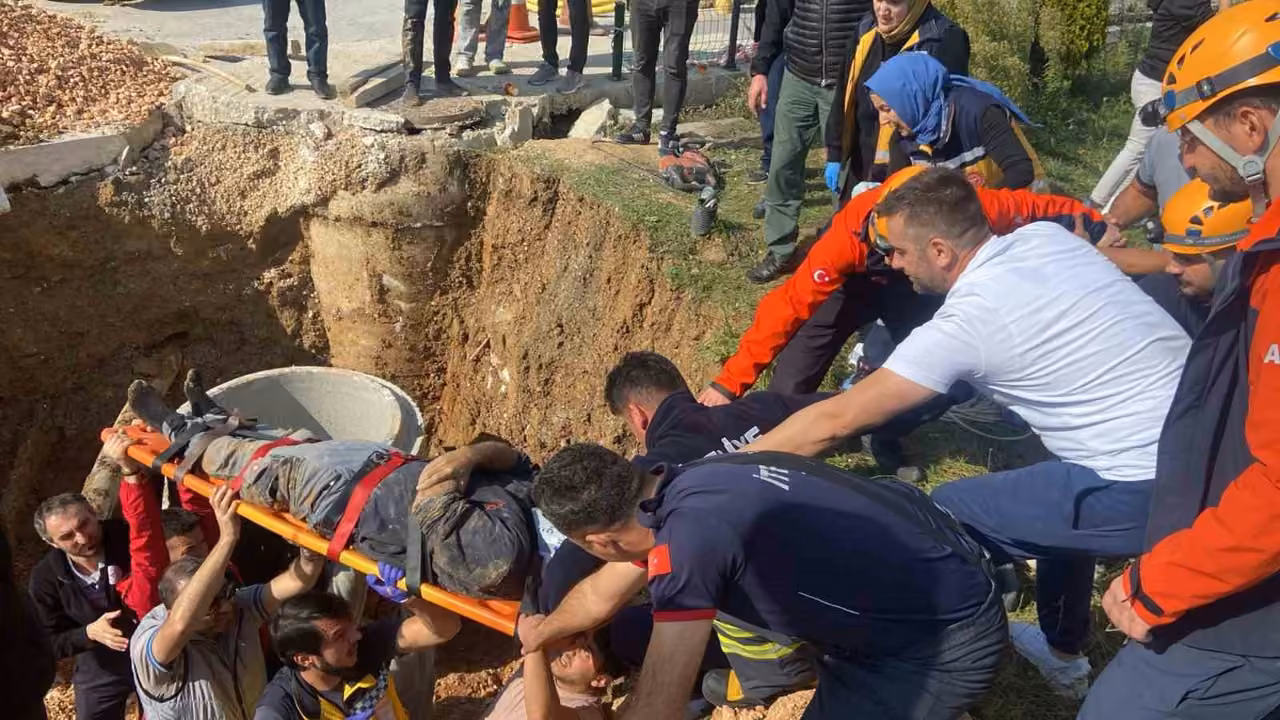 Bilecik’te kanalizasyon çalışmasında göçük altında kalan işçi kurtarıldı
