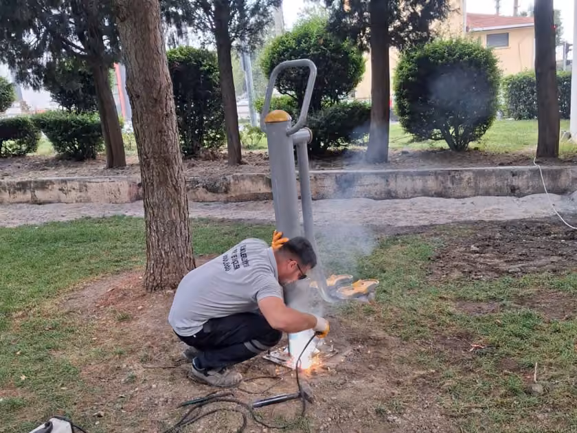 Şehzadeler’de 67 mahallede park ve spor alanları yenileniyor