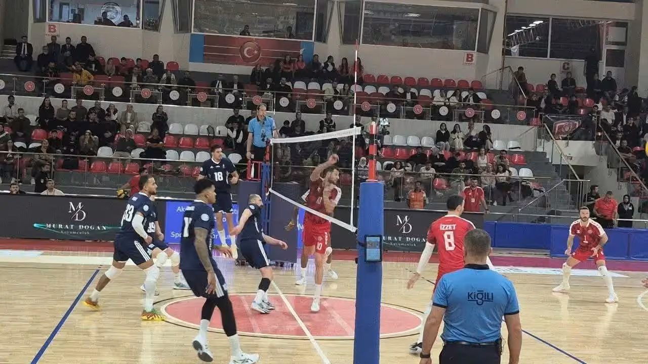 Onikişubat Belediyespor Efeler Ligi’ndeki ilk galibiyetini aldı