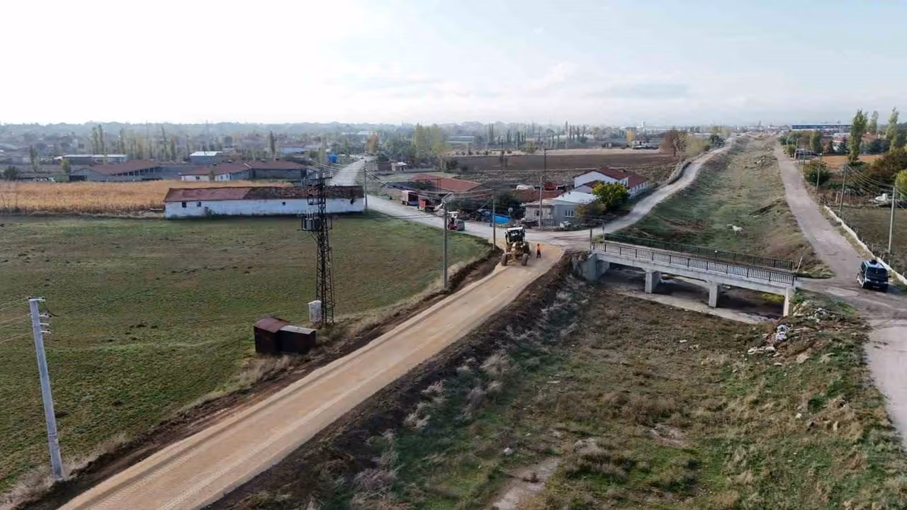 Bolvadin Erkmen Mahallesi’nde üst yapı çalışmaları sürüyor