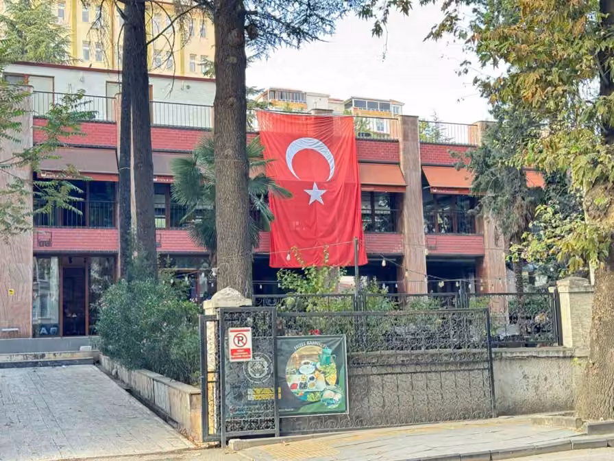 TSO Başkanı Mehmet Ergün’ün işlettiği ve 16 ay önce sözleşmenin bittiği Konak Cafe çıkmazında komisyon rapor hazırladı