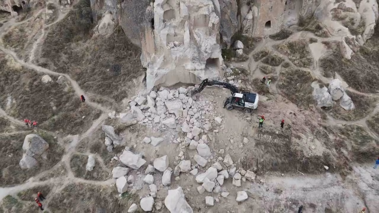 Kapadokya’daki çöken peribacası havadan görüntülendi