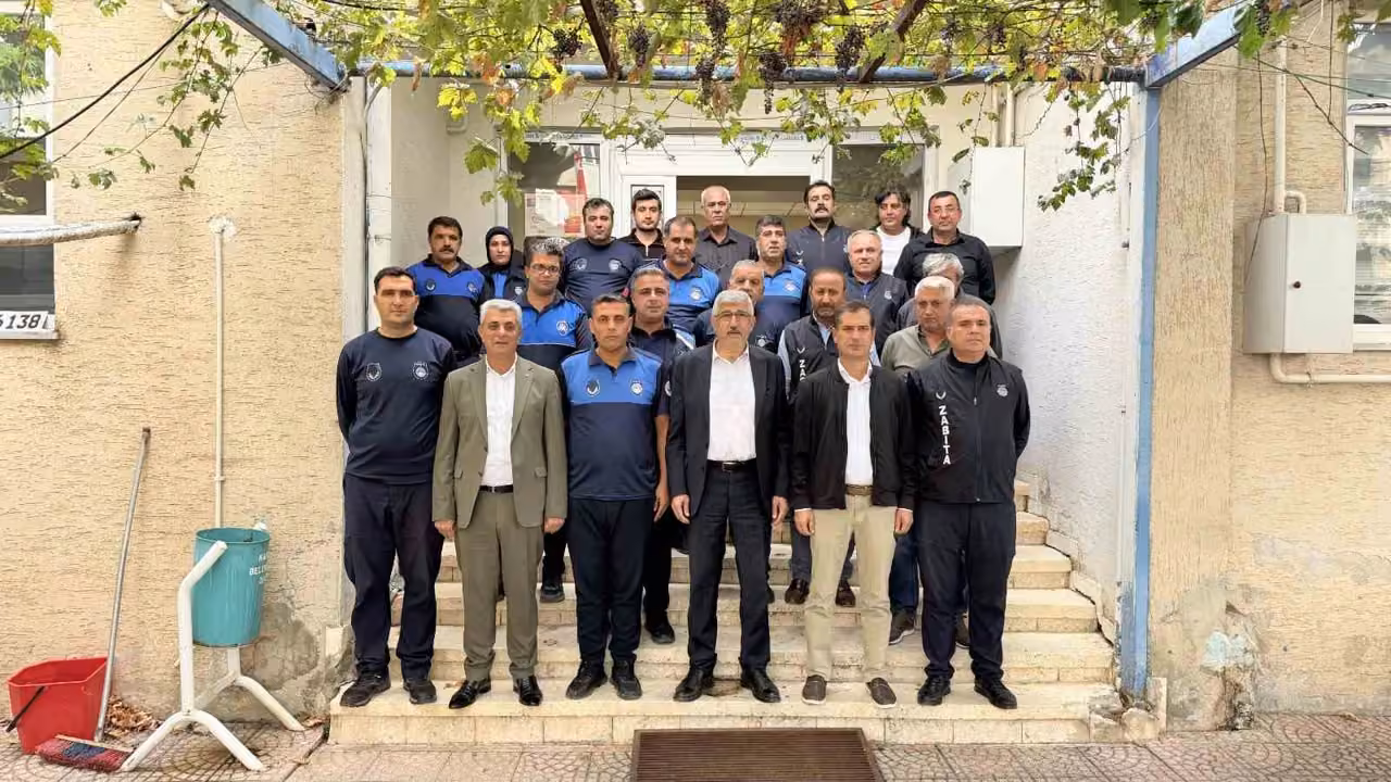 Başkan Hallaç, zabıta ekipleriyle bir araya geldi
