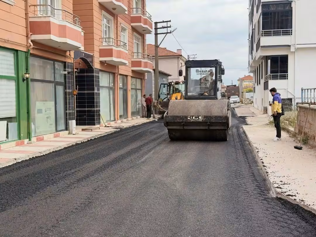 Alaca’da asfalt çalışmaları sürüyor