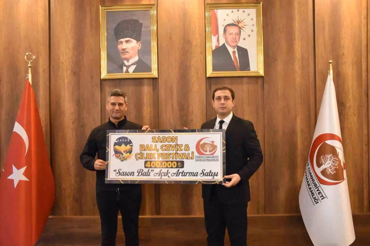 Sason’da rekor fiyata satılan 1 kilogram balın bedeli üreticilere teslim edildi