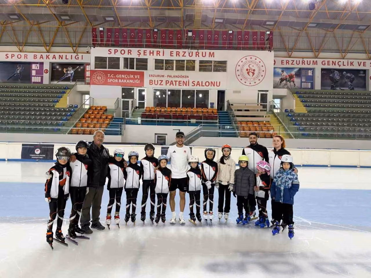 Olimpik Sporcu Furkan Akar, geleceğin sürat patencilerine ilham oluyor