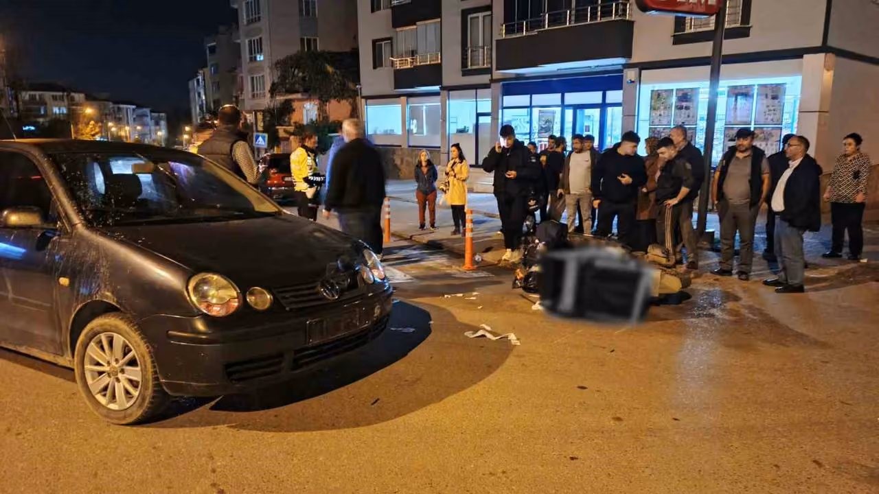 Bafra’da otomobilin çarptığı kurye yaralandı