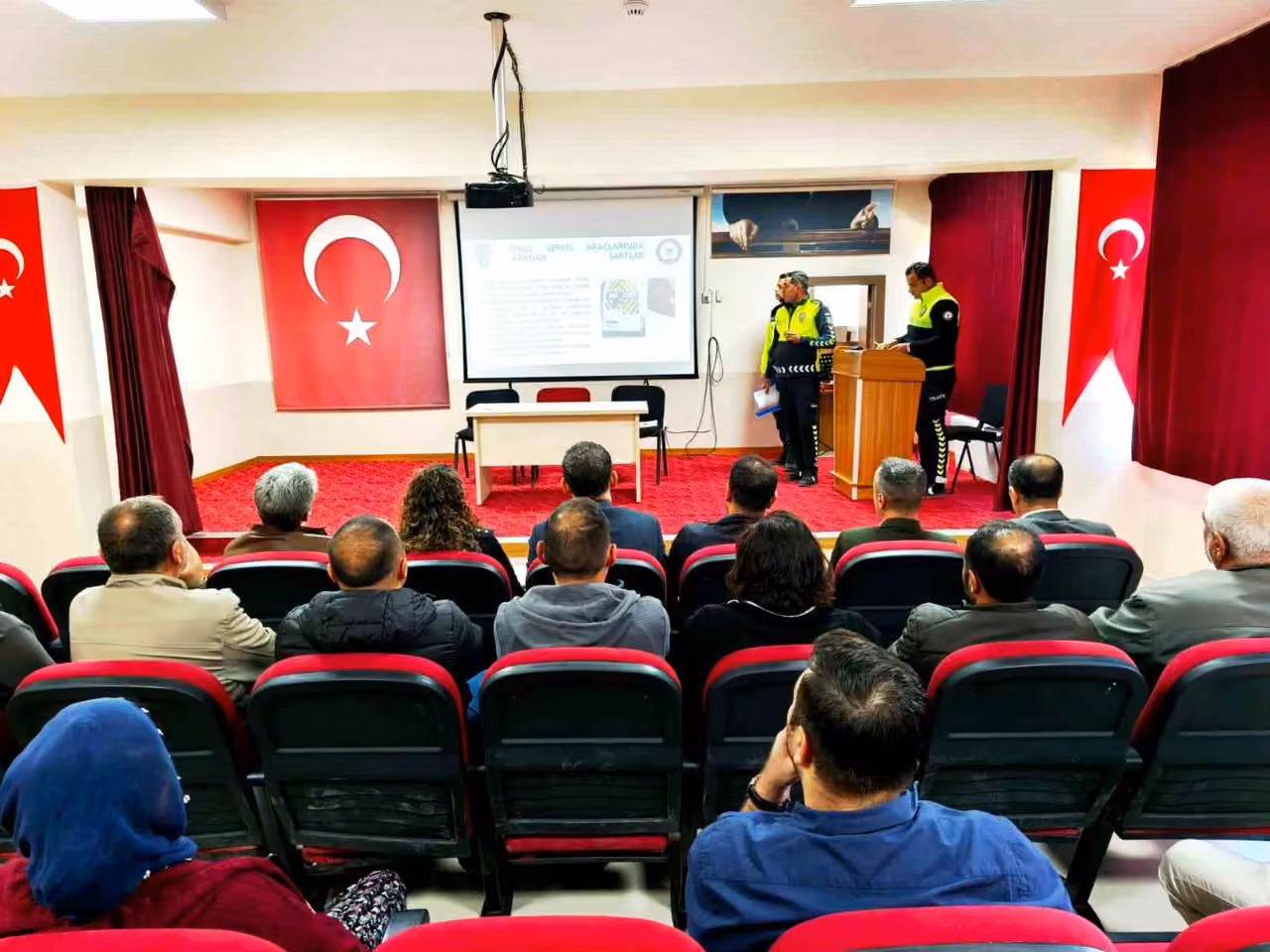 Çemişgezek’te okul servis şoförlerine trafik güvenliği eğitimi
