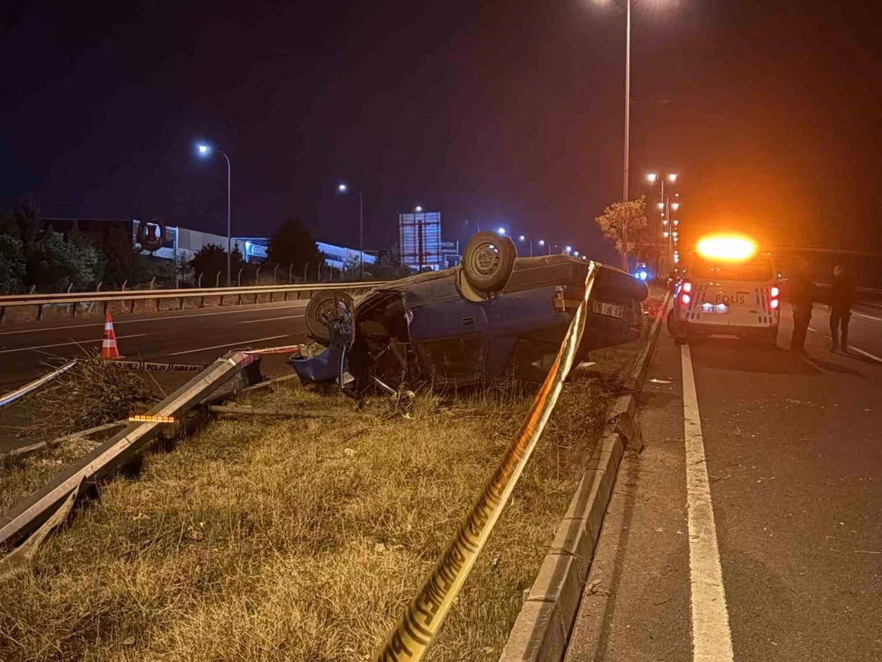 Kayseri’de aydınlatma direğine çarpan otomobil takla attı: 2 ağır yaralı