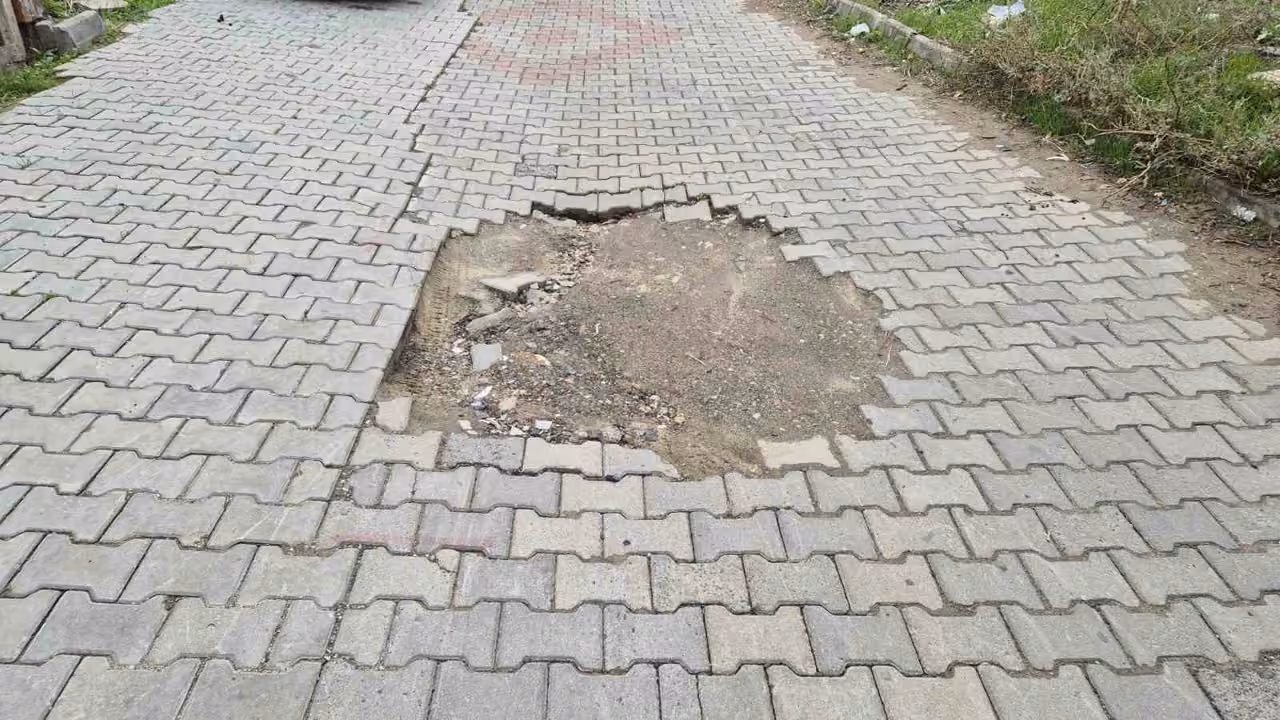 Süleymanpaşa’da bozuk sokaklar tepki çekiyor