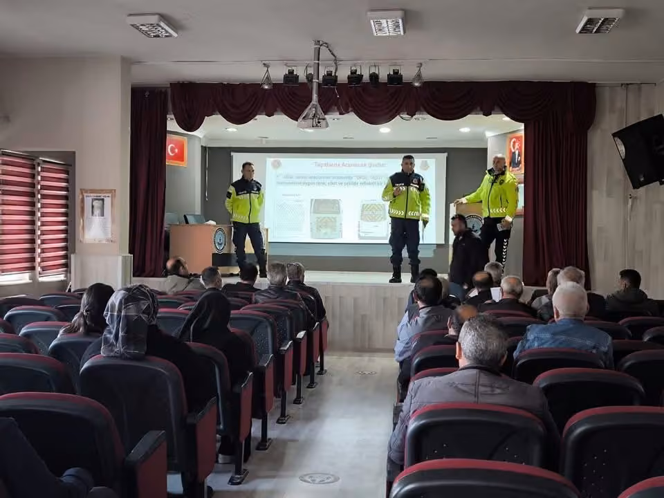 Tomarza’da taşımalı eğitim servis şoförlerine öğrenci güvenliği eğitimi
