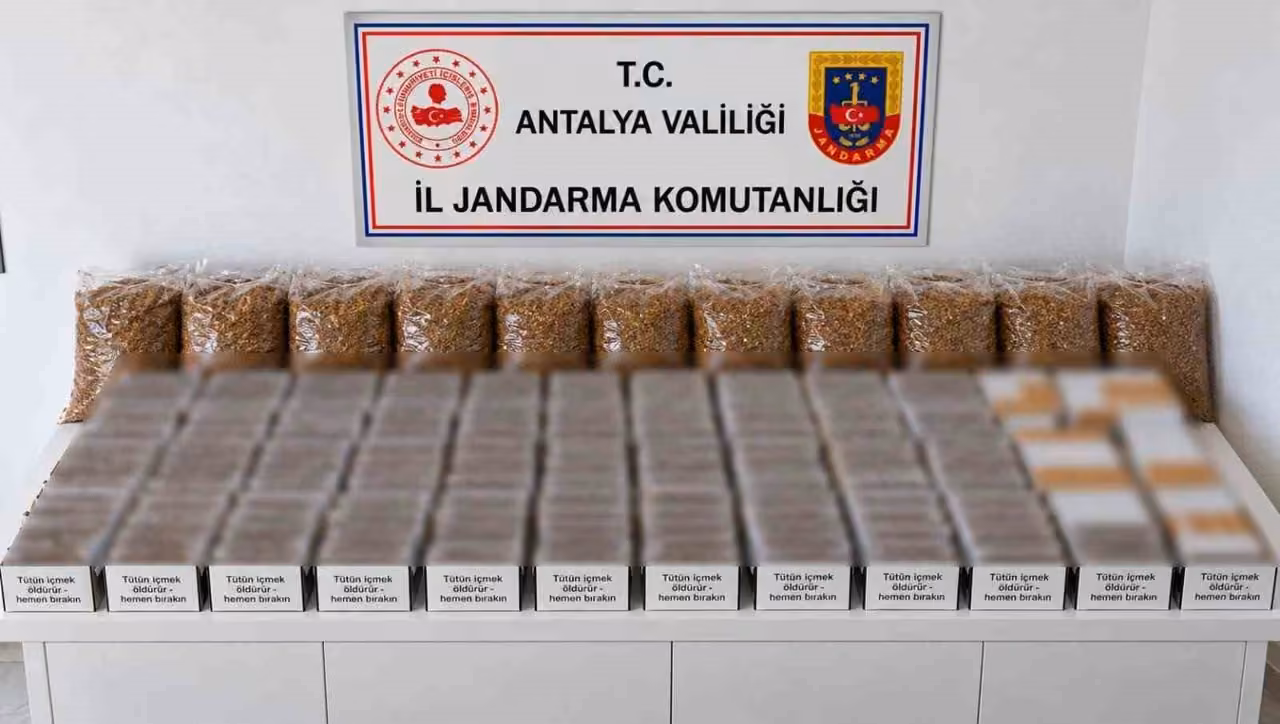 Antalya’da 1 ton kaçak tütün ile 10 bin makaron ele geçirildi