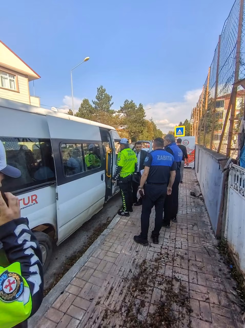 Ladik’te taşımalı eğitim servislerine sıkı denetim: 15 minibüs kontrol edildi