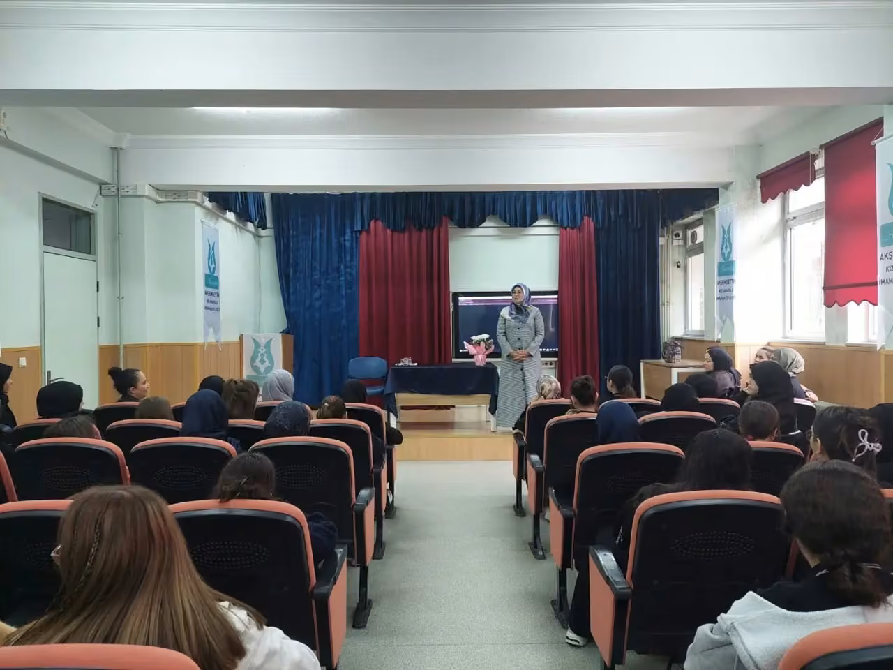 Kütahya Akşemsettin Kız Anadolu İmam Hatip Lisesi’nde "Peygamberimiz ve Aile" konulu seminer