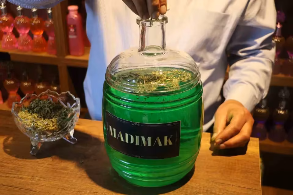 Türkülere konu olan madımağın dondurmasından sonra bu kez de kolonyasını yaptılar