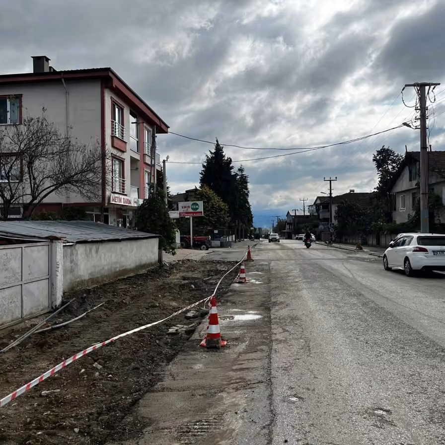 Çilimli’de kaldırımlar yenileniyor