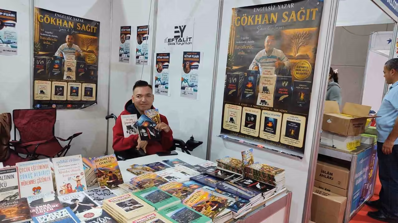 Engelsiz Yazar kitap fuarında okurlarıyla buluştu