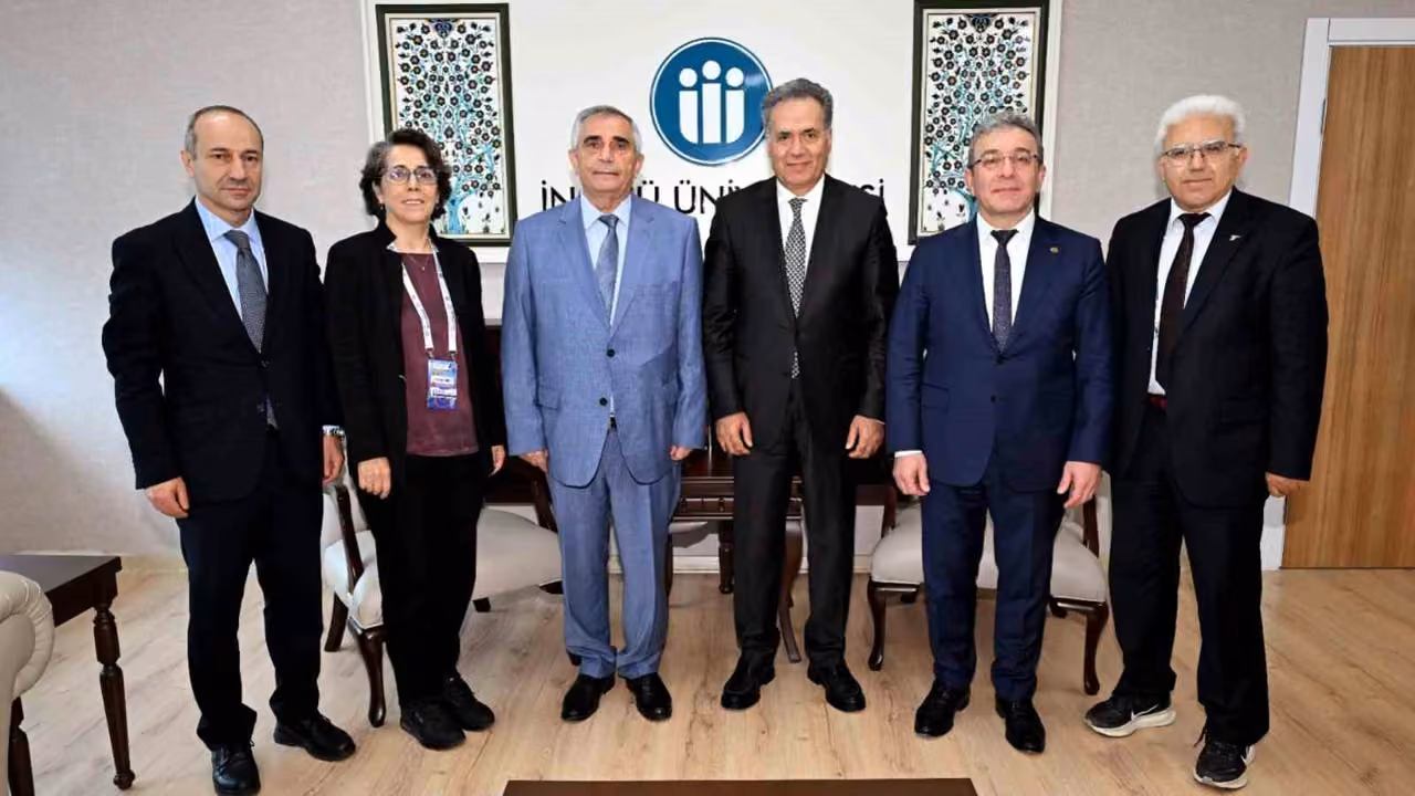Türk Fizyolojik Bilimler Derneği yönetiminden Rektör Akpolat’a ziyaret