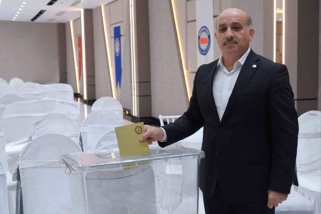 Eğitim-Bir-Sen Adana’da Mustafa Sarıgeçili yeniden başkan seçildi