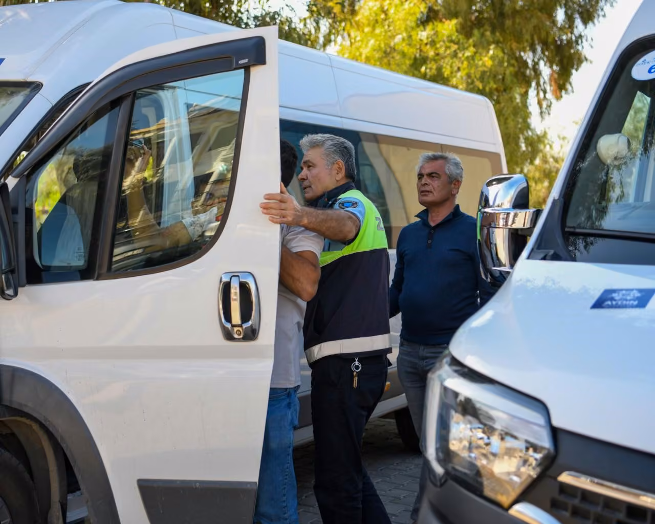 Kuşadası’nda okul servisleri denetlendi
