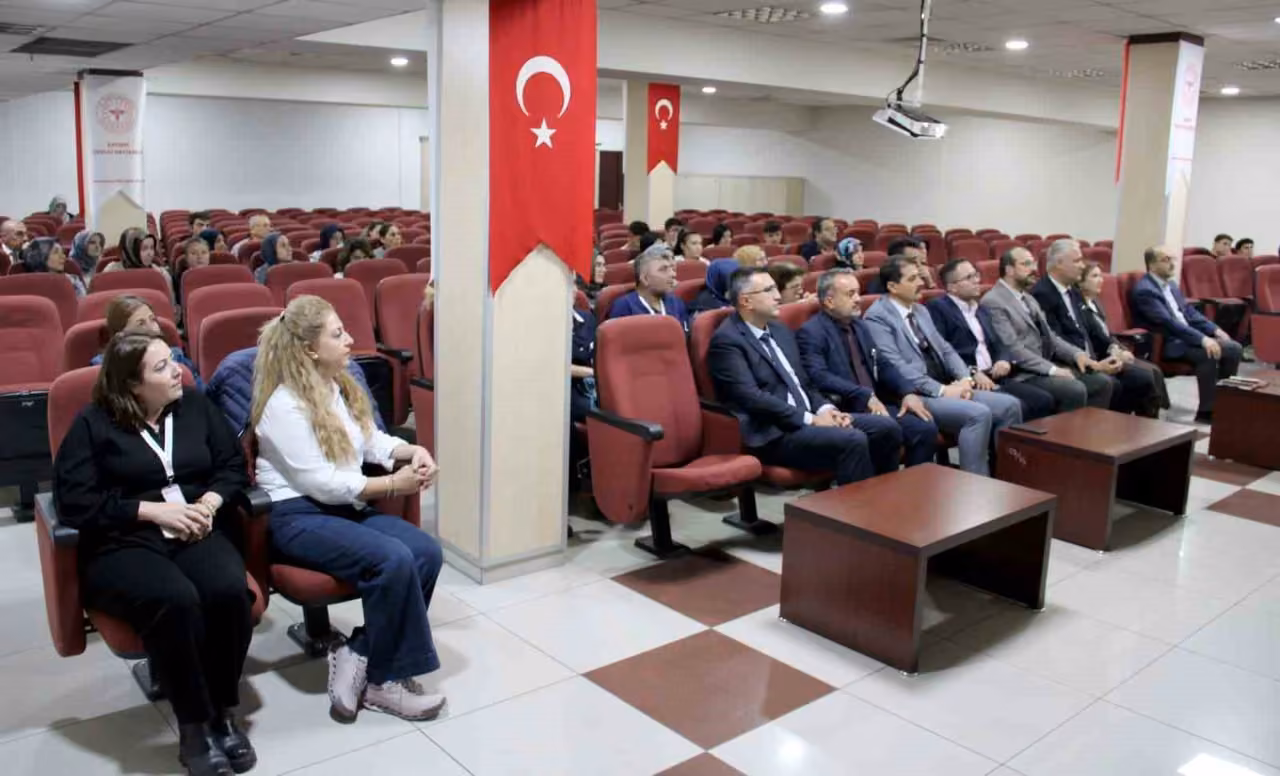 Kayseri Devlet Hastanesi’nde "meme kanseri farkındalık eğitimi" düzenlendi
