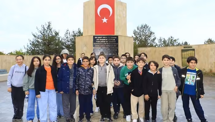Vanlı öğrenciler kentin tarihi ve turistik mekanlarını gezdi