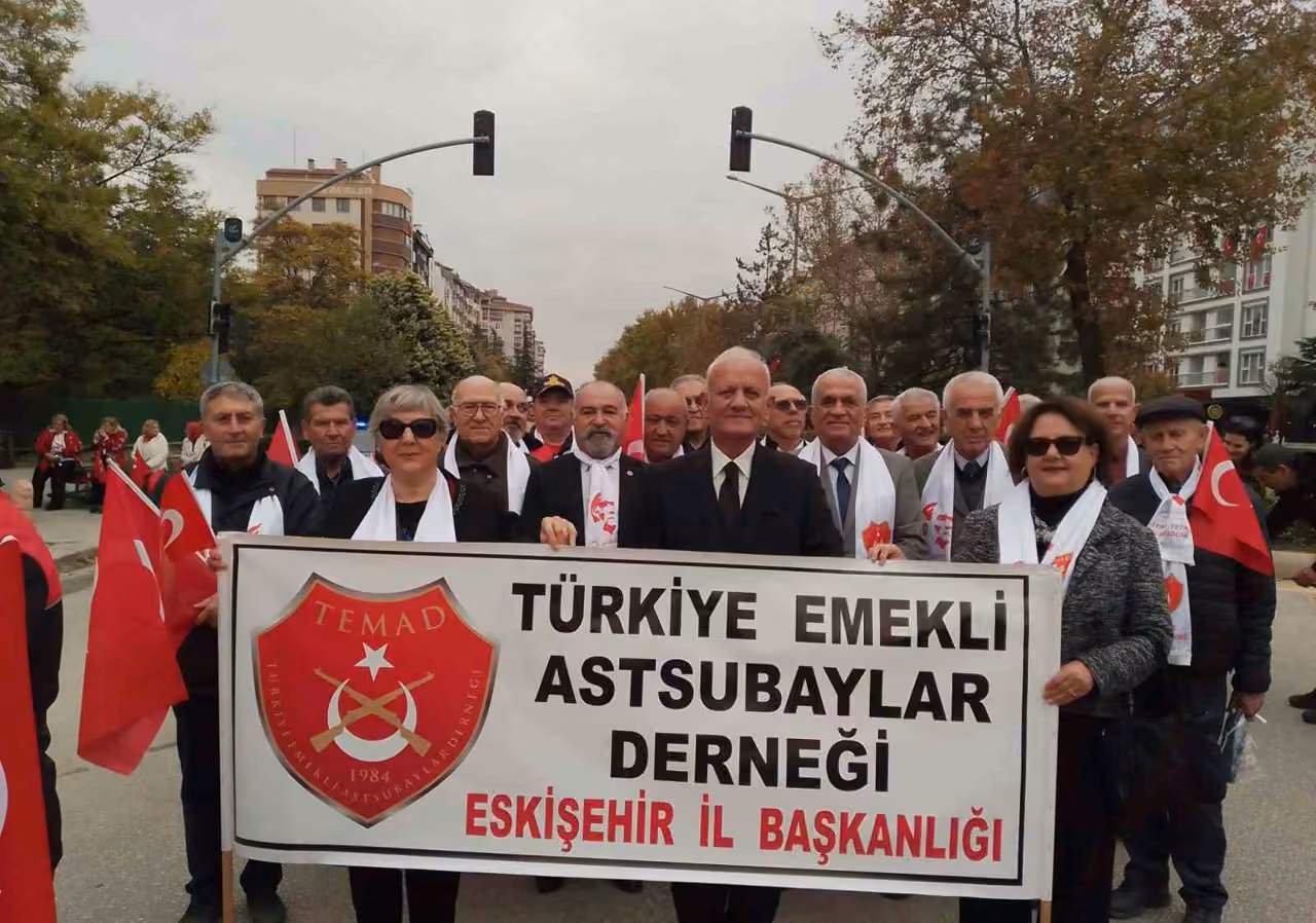TEMAD Eskişehir İl Başkanlığı üyeleri 29 Ekim geçit töreninde yürüdü