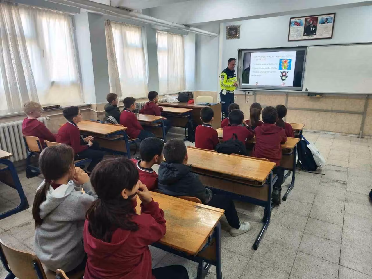 Jandarma 29 öğrenciye trafik eğitimi verdi