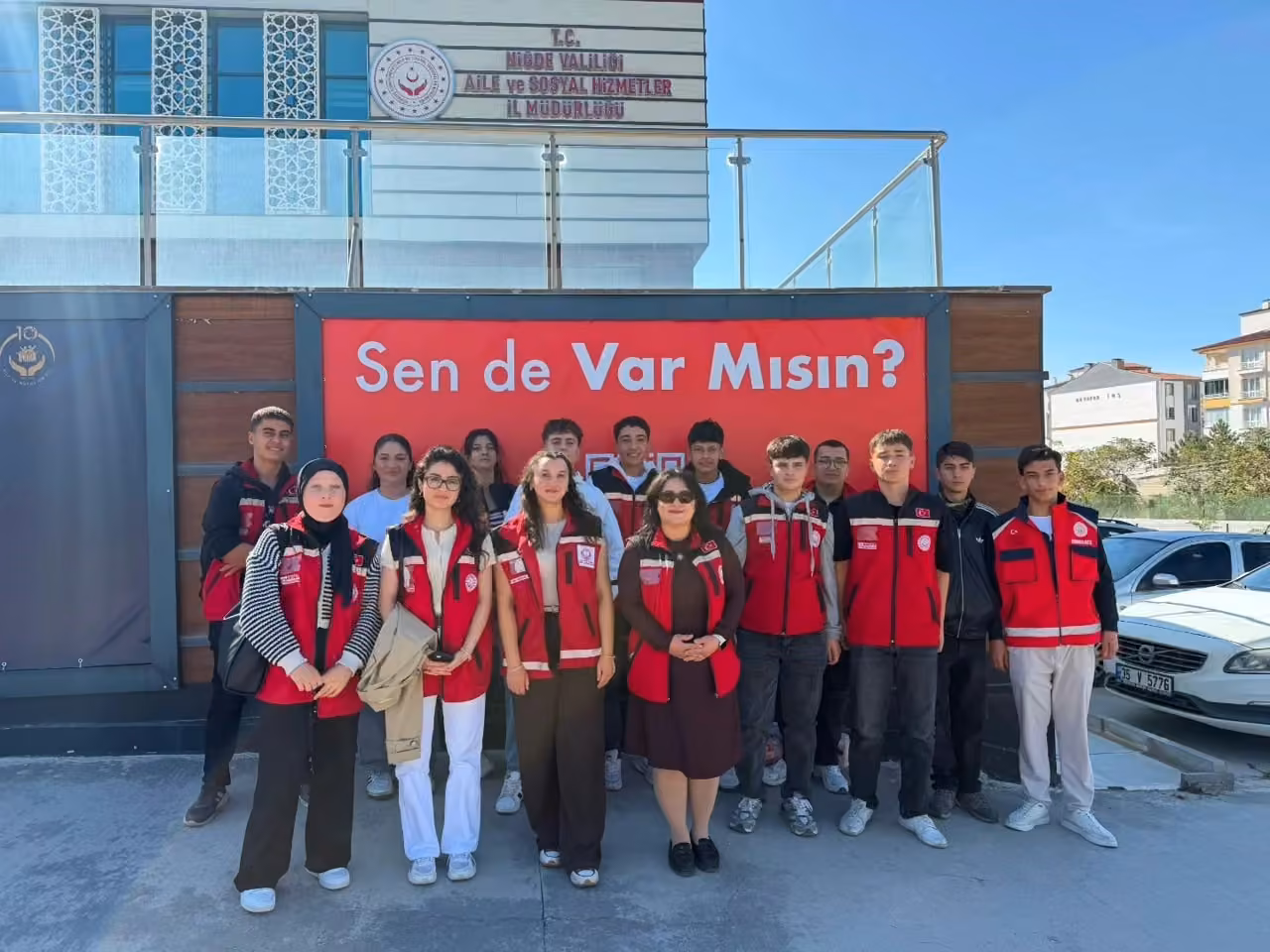 Niğde’de ’İyilik Var’ balonları çocuklara moral oldu